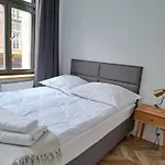 Canvashome Apartment *