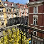 Canvashome Apartment