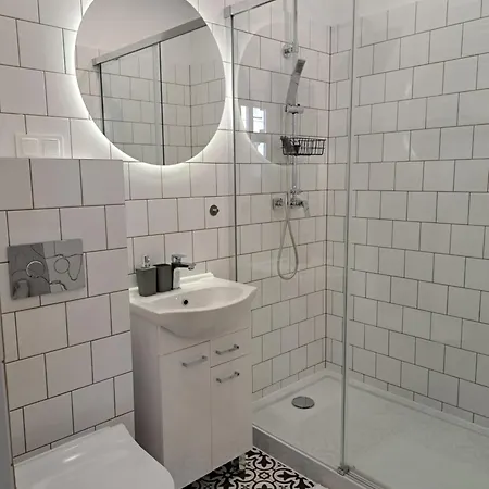 Apartman Canvashome 250m Od Rynku & Pkp Self Check-in 24h 3*