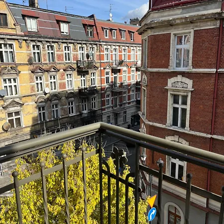 Canvashome Apartment