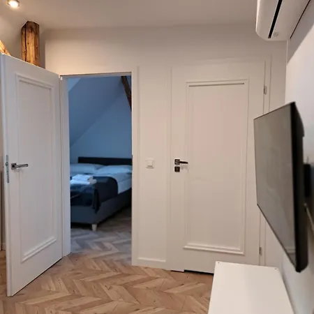 Apartman Canvashome 250m Od Rynku & Pkp Self Check-in 24h 3*